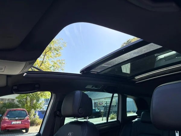 VOLKSWAGEN Tiguan (2018) — foto 10 van 20