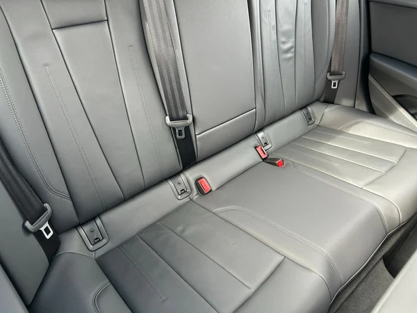 AUDI A4 (2023) — foto 4 van 24