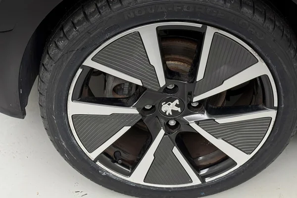Peugeot E-208 (2021) — foto 27 van 36