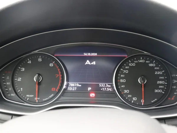 AUDI A4 (2019) — foto 2 van 15