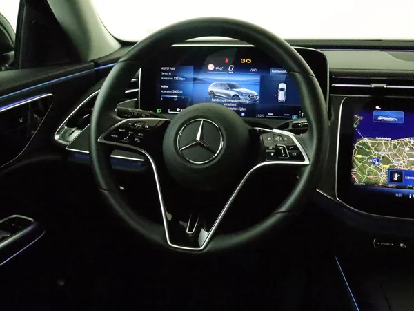 MERCEDES E 220 (2024) — foto 14 van 30