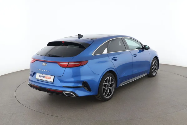Kia pro_cee'd (2020) — foto 12 van 16