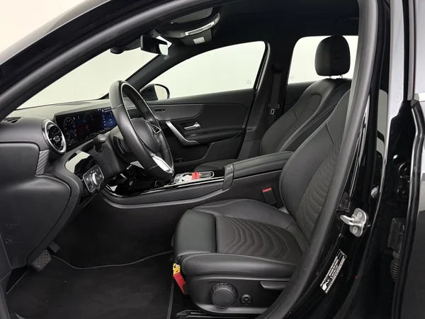 MERCEDES A 180 (2024) — foto 2 van 28