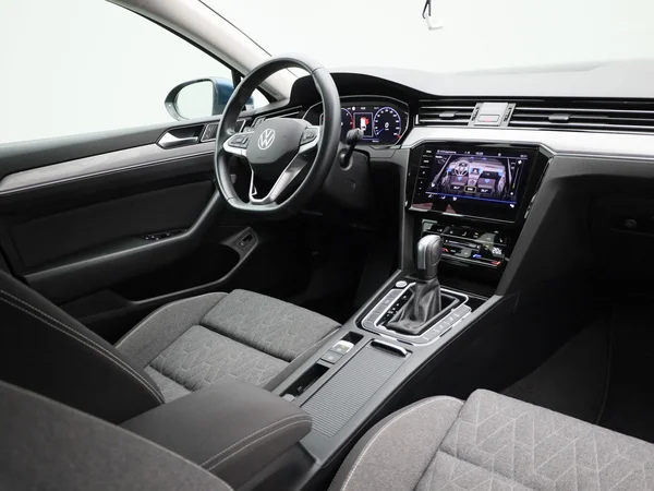 Volkswagen Passat (2022) — foto 32 van 44