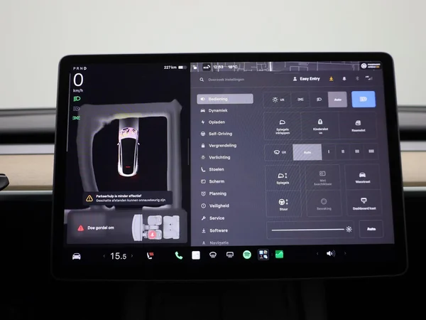Tesla Model Y (2023) — foto 14 van 43
