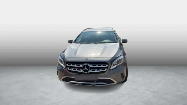 Mercedes-Benz GLA (2019) — foto 7 van 10