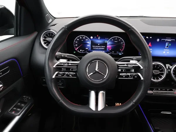 Mercedes-Benz GLA (2025) — foto 4 van 30