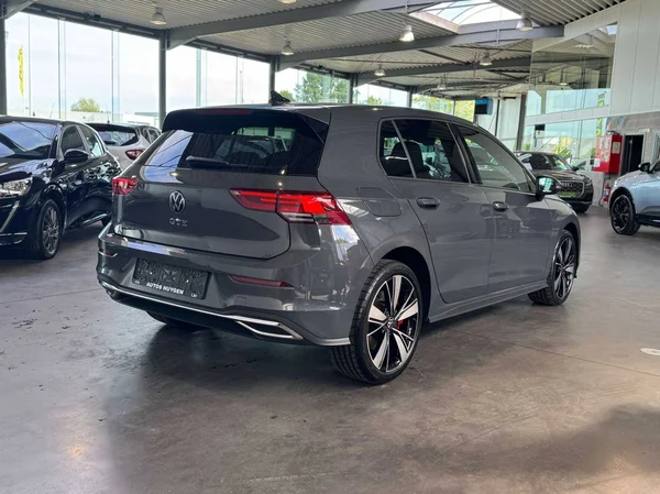 Volkswagen Golf GTE (2022) — foto 15 van 21