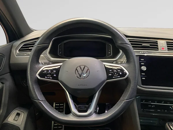 VOLKSWAGEN Tiguan (2023) — foto 8 van 17