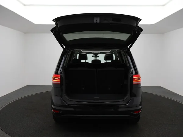 Volkswagen Touran (2021) — foto 21 van 28