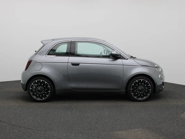 Fiat 500e (2023) — foto 42 van 44