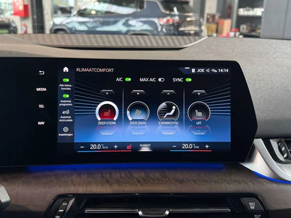 BMW 220 Active Tourer (2023) — foto 9 van 21