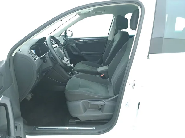Volkswagen Tiguan (2022) — foto 2 van 20