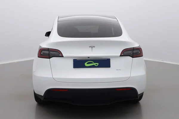 Tesla Model Y (2023) — foto 28 van 33