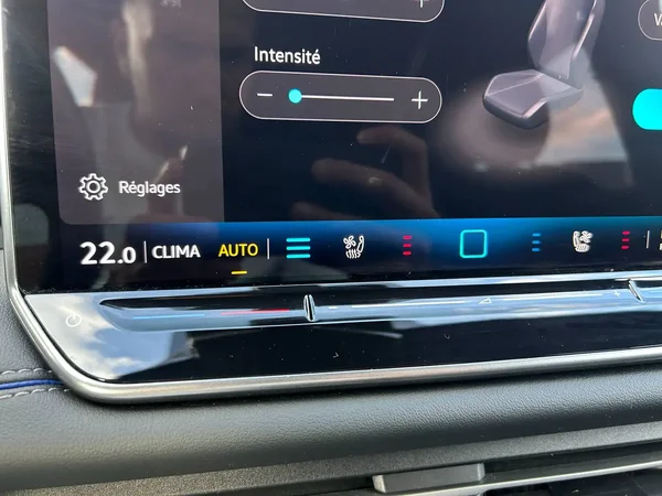 Volkswagen Tiguan (2024) — foto 14 van 30