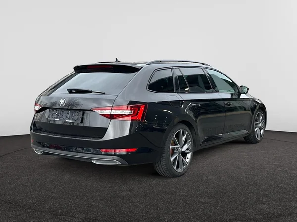 SKODA Superb Combi (2017) — foto 18 van 22