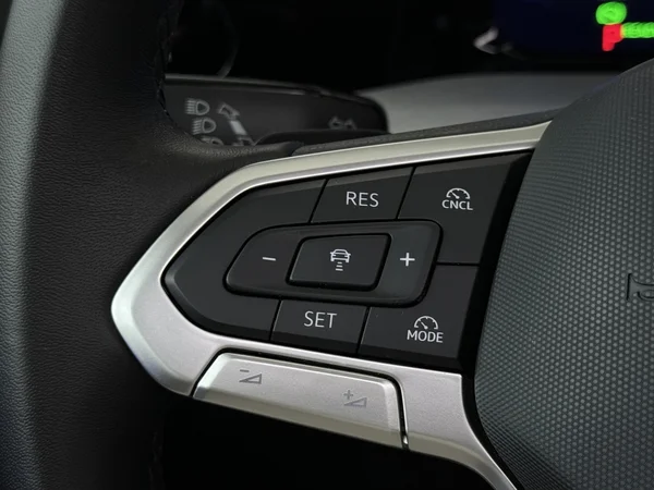 VOLKSWAGEN Golf Variant (2025) — foto 9 van 30