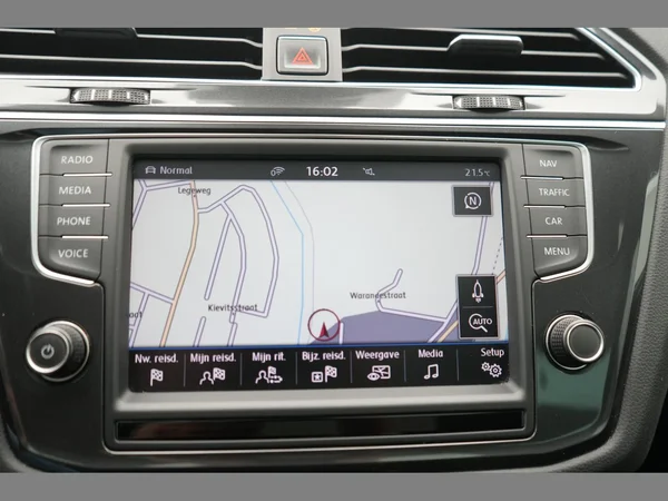 VOLKSWAGEN Tiguan (2016) — foto 21 van 30