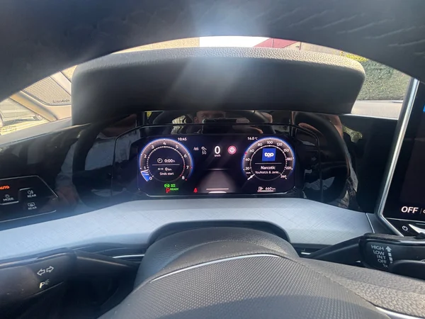 VOLKSWAGEN Golf VII SW (2024) — foto 6 van 24