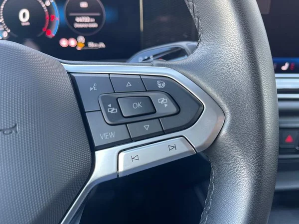 VOLKSWAGEN Tiguan (2024) — foto 9 van 29