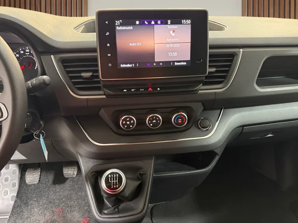 Renault Trafic (2023) — foto 11 van 29