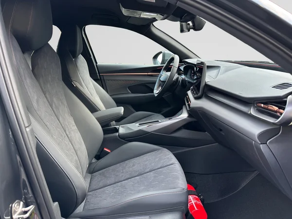CUPRA Terramar e-Hybrid (PHEV) (2025) — foto 14 van 21