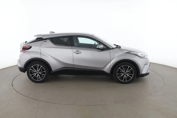 Toyota C-HR (2018) — foto 13 van 16