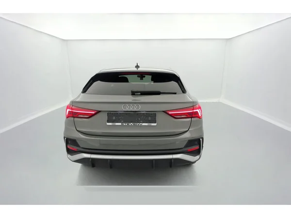 AUDI Q3 Sportback (2020) — foto 11 van 36