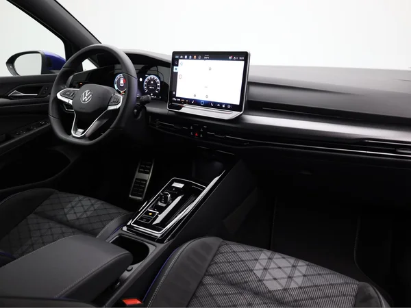 VOLKSWAGEN Golf VIII (2024) — foto 14 van 20