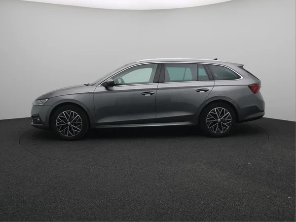 SKODA Octavia Combi (2024) — foto 8 van 17