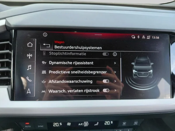Audi Q4 e-tron (2022) — foto 18 van 31
