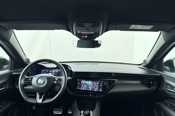 Alfa Romeo Junior (2025) — foto 20 van 20