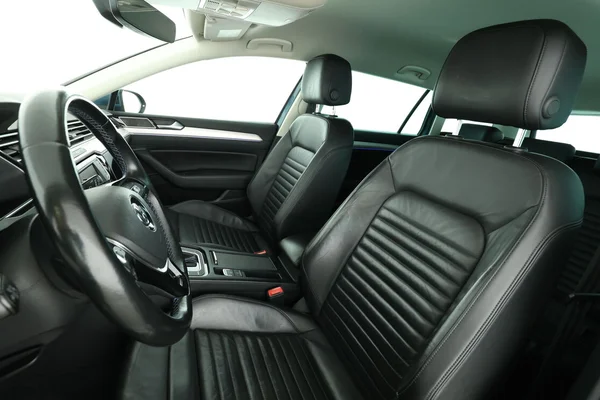Volkswagen Passat (2017) — foto 16 van 16