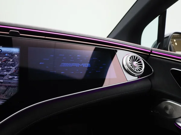 Mercedes-Benz EQE (2022) — foto 27 van 72