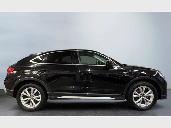 Audi Q3 Sportback (2020) — foto 22 van 27