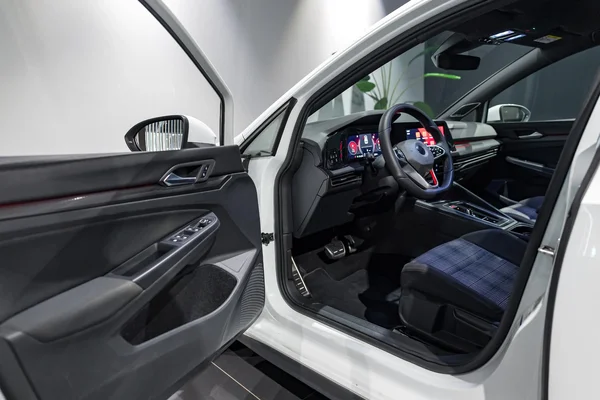 Volkswagen Golf (2020) — foto 10 van 40
