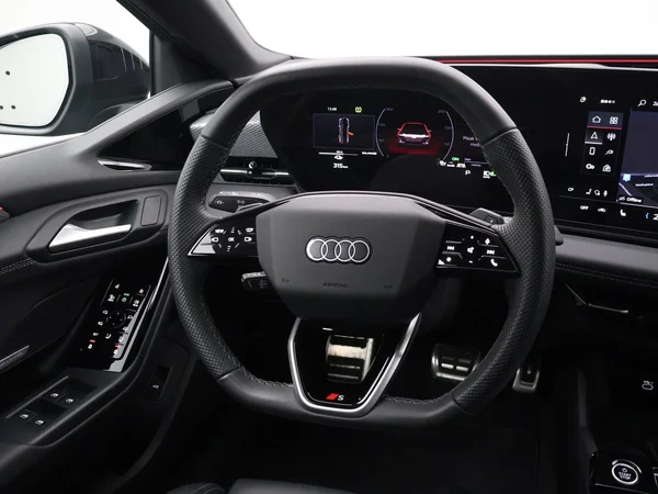 AUDI A6 Sportback e-tron (2025) — foto 8 van 37