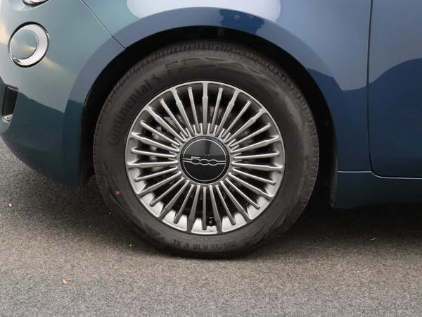 Fiat 500e (2022) — foto 5 van 36
