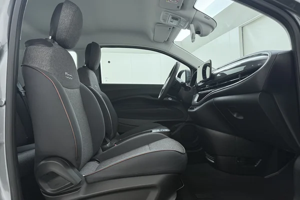 Fiat E-500 (2022) — foto 15 van 17