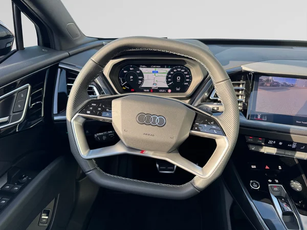 AUDI Q4 Sportback e-tron (2025) — foto 13 van 24
