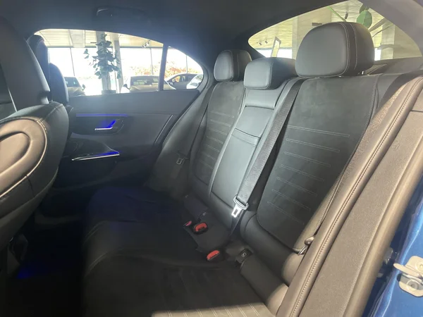 Mercedes-Benz C-Klasse (2024) — foto 6 van 16