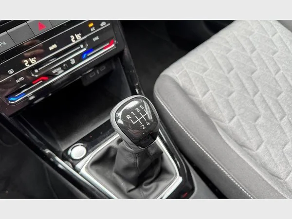 Volkswagen T-Cross (2024) — foto 18 van 27