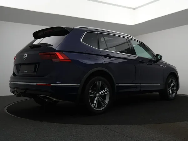 Volkswagen Tiguan Allspace (2021) — foto 2 van 31