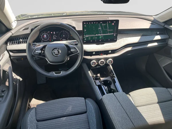 SKODA Superb Combi (2024) — foto 12 van 20