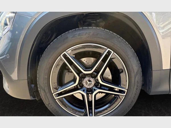 Mercedes-Benz GLB 180 (2021) — foto 2 van 29