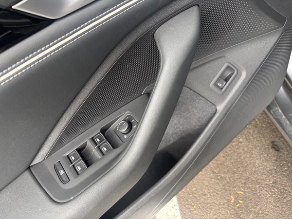 VOLKSWAGEN Passat SW (2025) — foto 6 van 20
