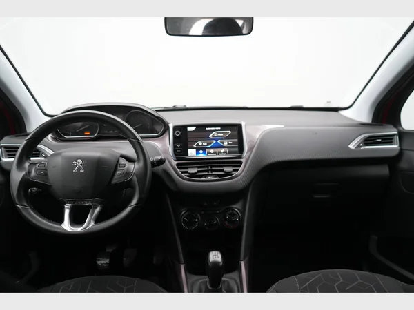 PEUGEOT 2008 (2014) — foto 19 van 20