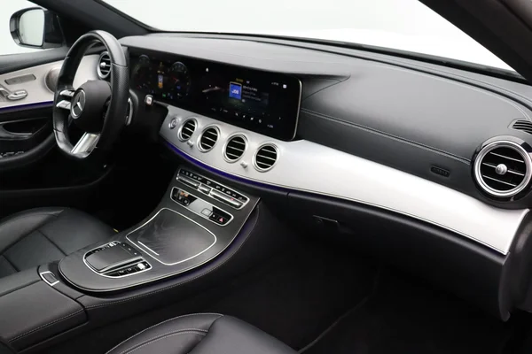 Mercedes-Benz E-Klasse (2022) — foto 19 van 29