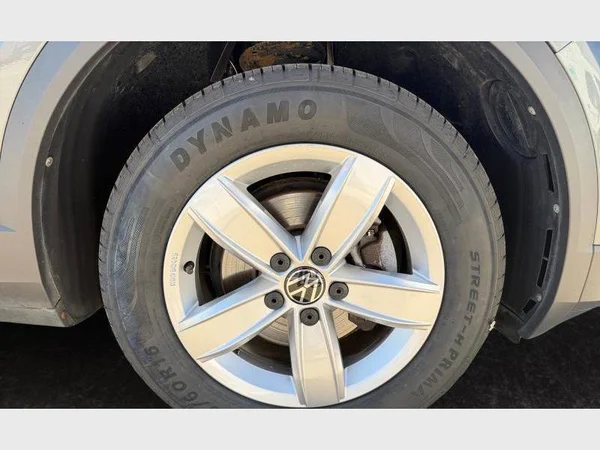 Volkswagen T-Roc (2019) — foto 22 van 22