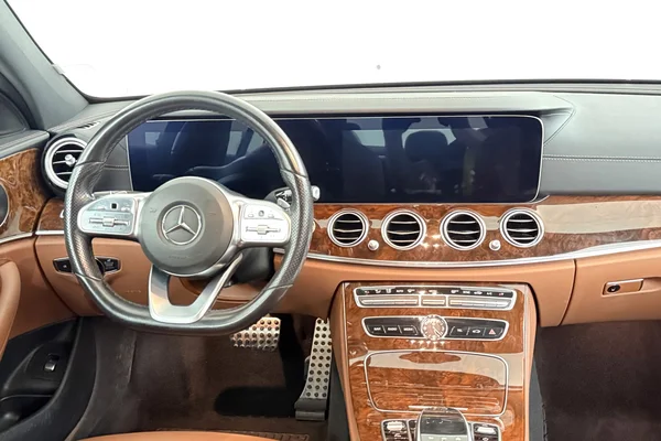 Mercedes-Benz E-Class (W213) (2019) — foto 11 van 34